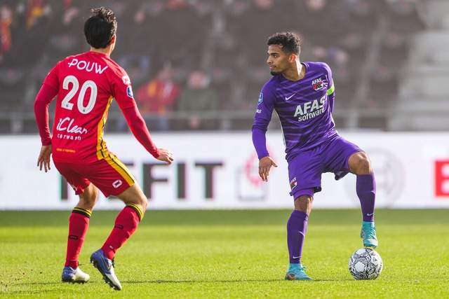 英国公开赛赫伯特平纪录领跑 小麦T38李昊桐淘汰